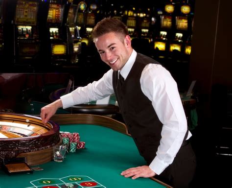 salaire croupier casino|Croupier / Croupière : métier, études, diplômes, .